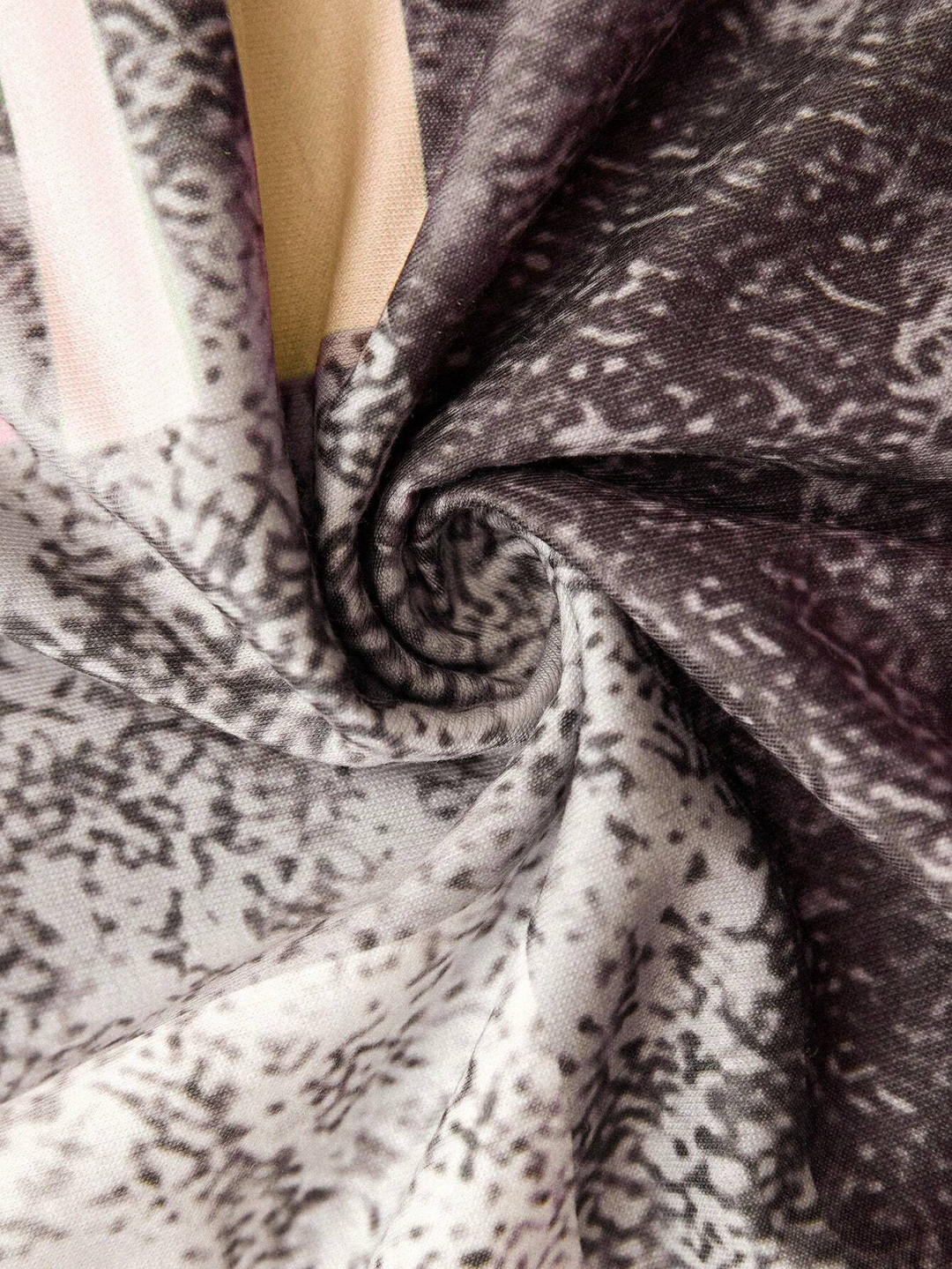 CHANDRIA – MODERN ZIP FRONT BLOUSE