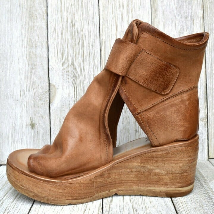 TORI – CHIC BUCKLE WEDGE SANDALS