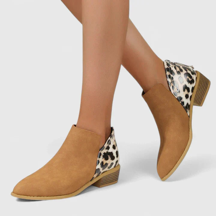 LISA – CHIC ANKLE BOOTIE WITH ACCENT