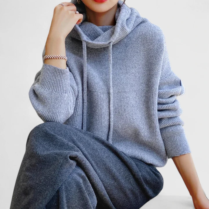 HALLIE – RELAXED COZY HOODED SWEATER